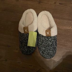 Women’s house shoes